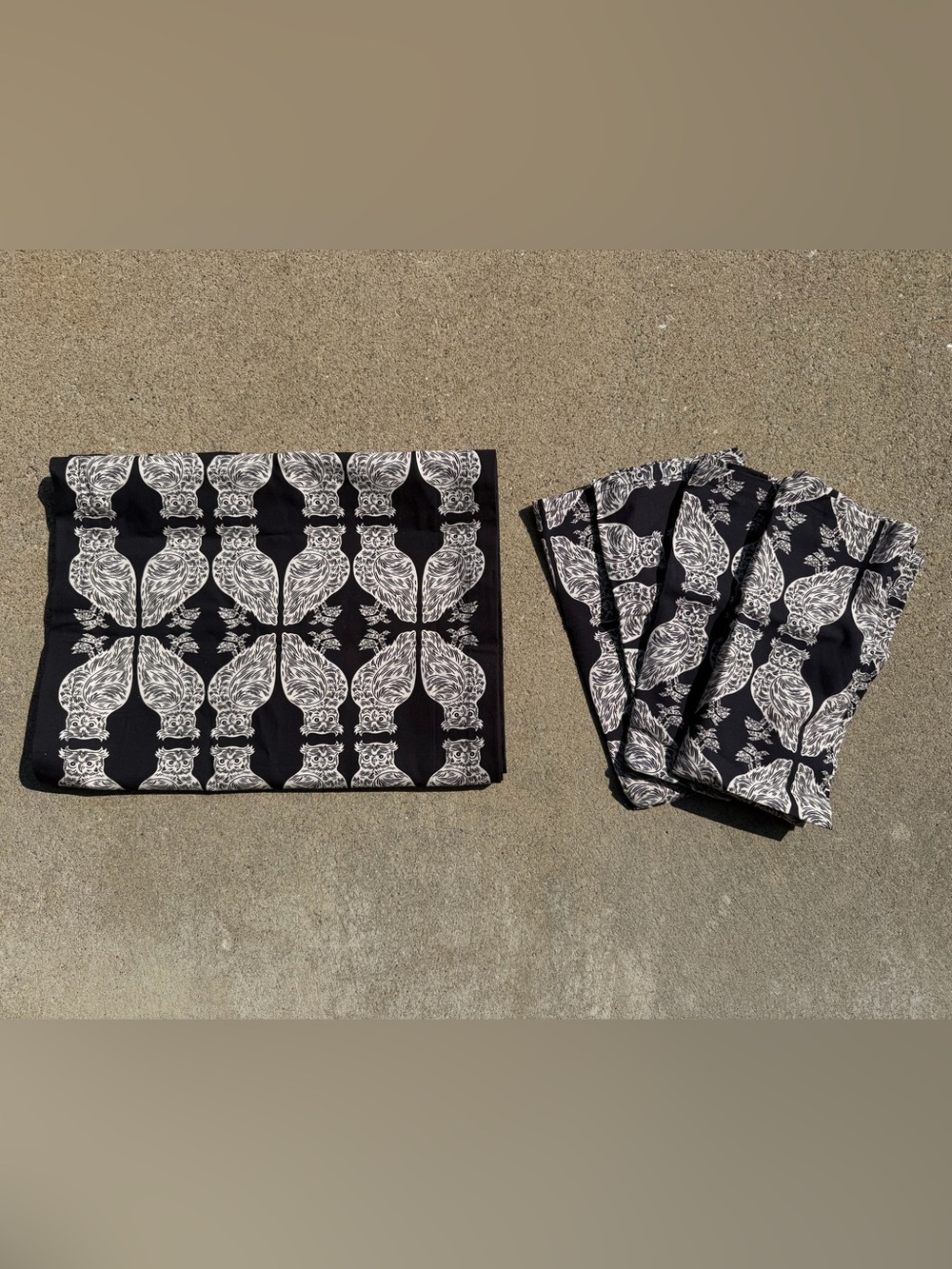 Crate & Barrel Patch NYC Collab Black & White Owl Print Table Runner& 4 Napkins